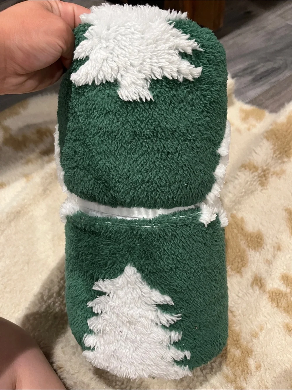 Cozy Green Holiday Tree Plush Throw Blanket